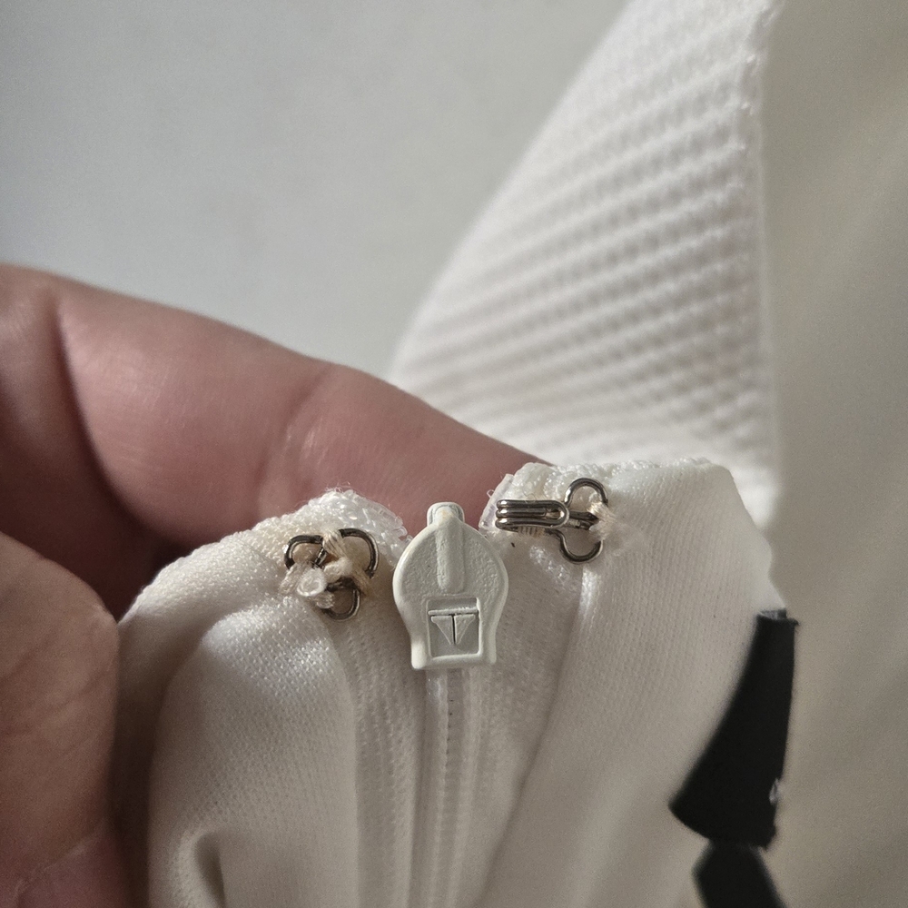 Elegant White Sleeveless Mini Dress - Picture 8 of 9